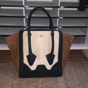 Pour la Victoire handbag. Great condition.